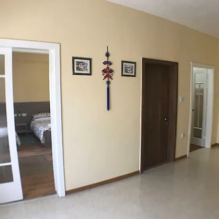Rum i privatbostad Corner Townhouse 1km From