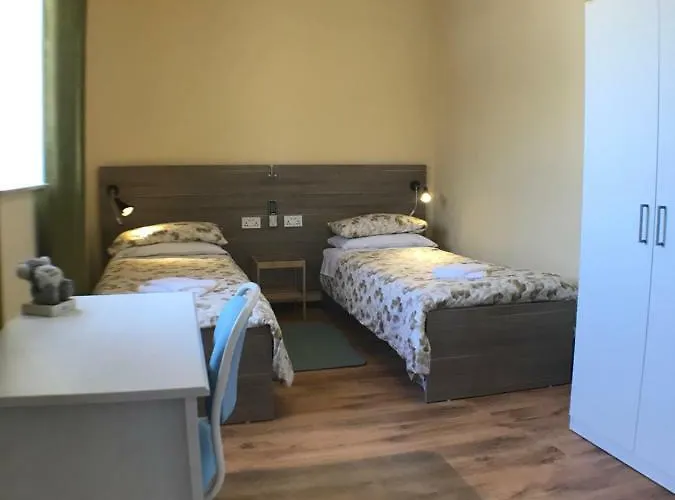 Quarto em Acomodações Particulares Corner Townhouse 1km From