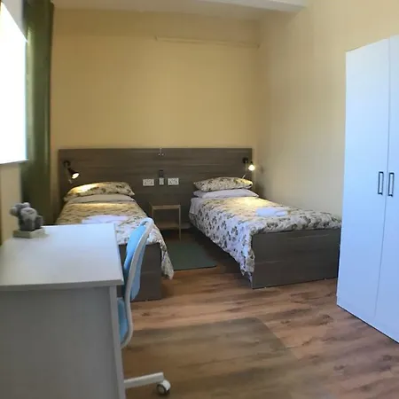 Homestay Corner Townhouse 1km From