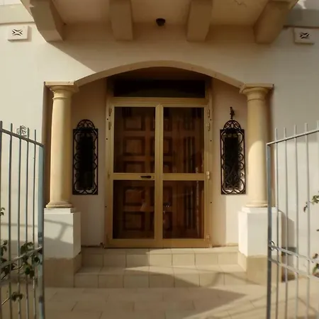 منزل للإقامة Corner Townhouse 1km From