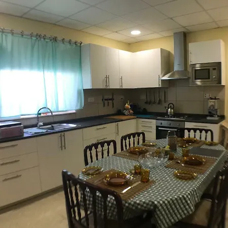 בית אירוח Corner Townhouse 1km From מסידה