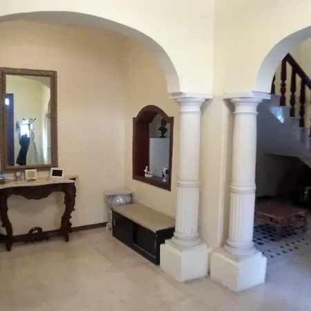 Corner Townhouse 1km From Homestay