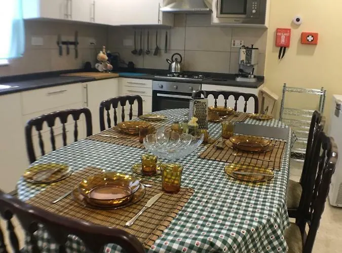 Corner Townhouse 1km From Msida